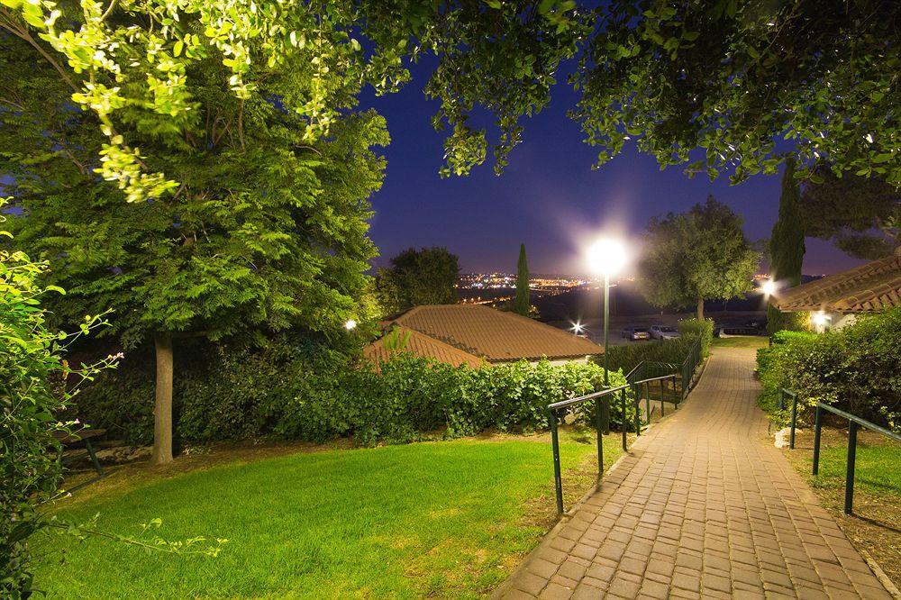 Shoresh Green Hills Family Suites Hotel Экстерьер фото