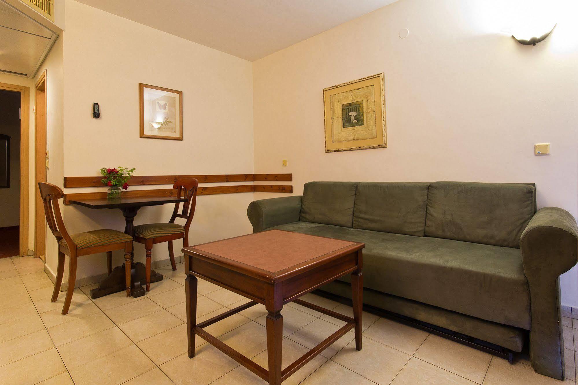 Shoresh Green Hills Family Suites Hotel Экстерьер фото