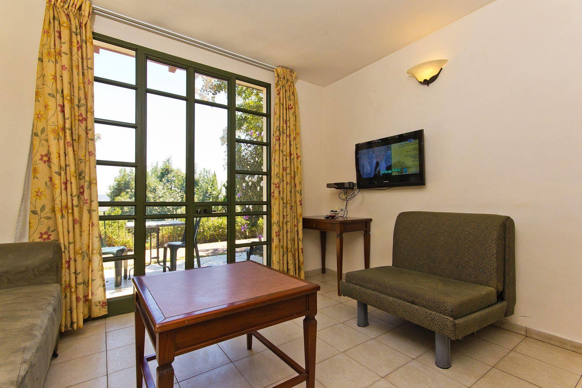 Shoresh Green Hills Family Suites Hotel Экстерьер фото