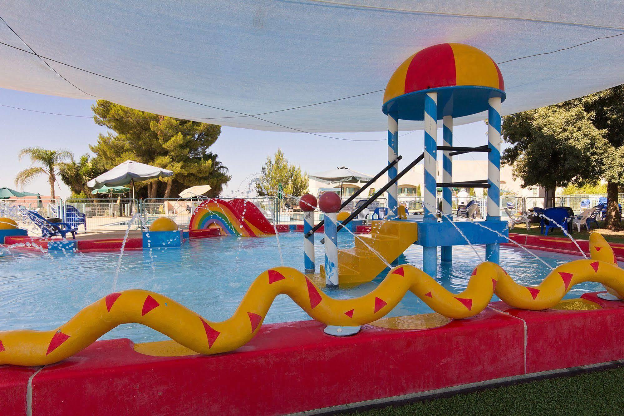 Shoresh Green Hills Family Suites Hotel Экстерьер фото