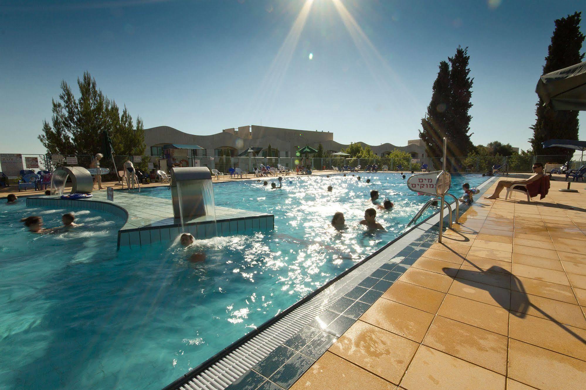 Shoresh Green Hills Family Suites Hotel Экстерьер фото